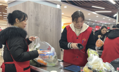 春节我在岗——超市员工的忙碌与坚守
