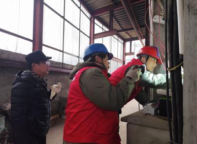 坚守，是他们迎接新春的最美方式 　