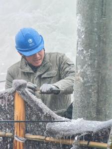 电力保供 寒潮下超10个小时的抢修接力