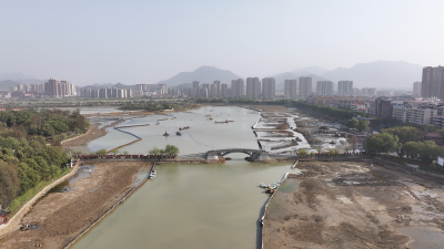 【聚焦红星湖整治】利用“淤泥”塑造水下地形 红星湖水下森林景观即将与市民见面