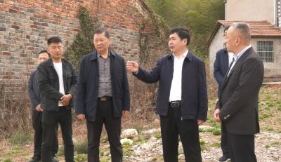 郝胜勇调研小流域综合治理试点工作
