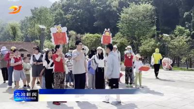 简讯：田间地头学知识 劳动教育促成长