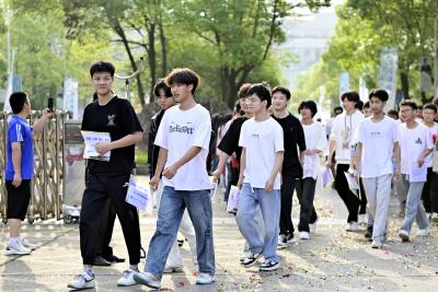 7811名学子奔赴考场书写“青春答卷” ——直击大冶高考首日