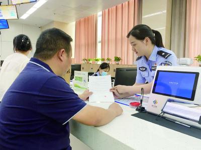 行政审批集成化 让出入境服务又快又好——大冶全面深化改革系列报道之一