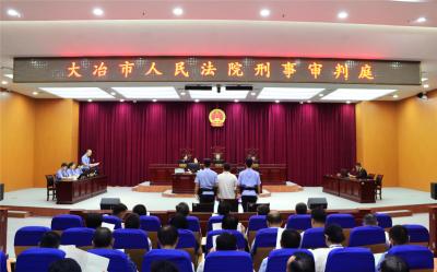 以案为鉴敲警钟  我市组织开展领导干部旁听庭审活动