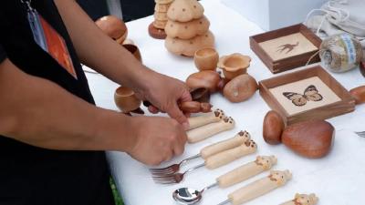 大冶木雕亮相美国“秀”魅力