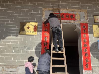 八个家庭齐聚花式过大年