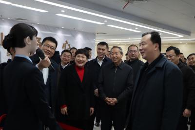 办事只进一个中心 诉求只由“一个口子”高效闭环处办 大冶市企业服务中心揭牌成立