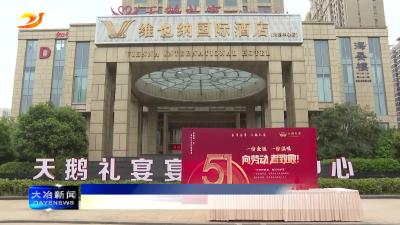 简讯：爱心商家慰问环卫工人