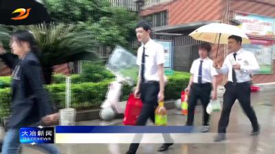 简讯：爱心企业慰问困难家庭