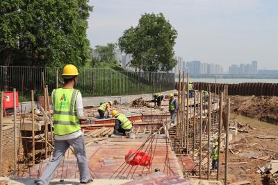【聚焦支点建设·聚力五大攻坚 品质提升】打造新的城市滨水景观带 尹家湖西南岸绿道贯通工程加速推进
