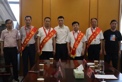 “光荣在党50年” 市人大常委会向老党员颁发纪念章