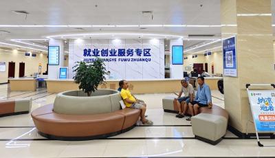 政务服务大厅设置6处纳凉点
