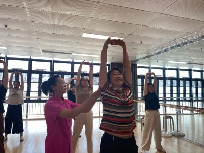 老年大学迎来“开学季” 新颖课程备受欢迎