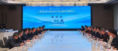 孙辄、潘小进与重点签约项目客商代表和校友企业家代表座谈