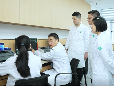 “中医是根，创新是魂”——记市中医医院党委副书记、院长黄静宇