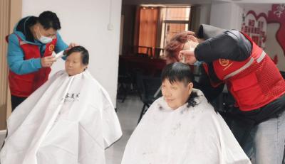 【图片新闻】爱心义剪