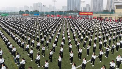 万人踏歌 启悦新年