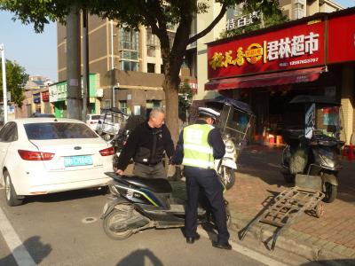 【民情直通车 报道追踪】多部门联合整治公共停车位被占用乱象