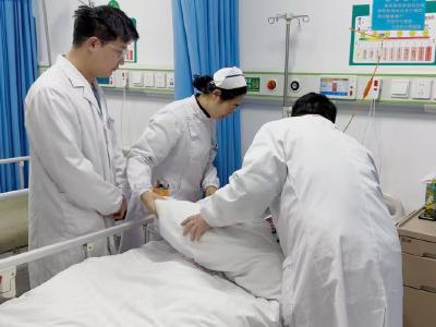 市人民医院肿瘤放疗中心开科运行