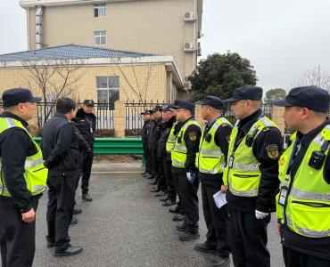 市交通执法大队联合开展低温雨雪天气防范行动 