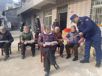 市消防救援大队开展“消防进家、平安过冬”关爱行动 筑牢独居老人和弱势群体防火屏障
