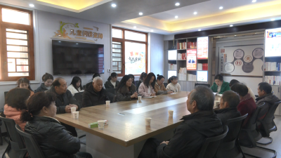 代表进社区宣讲惠民政策