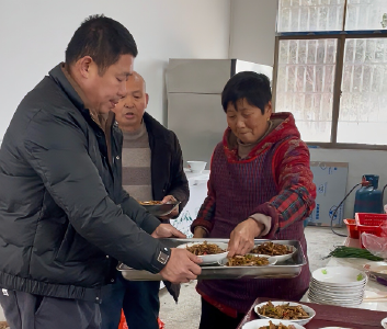 家宴搭台凝乡情