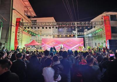 【新春走基层】烟火“村晚”闹新春