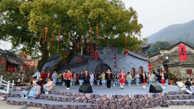 一场“村晚” 聚起古村百家心