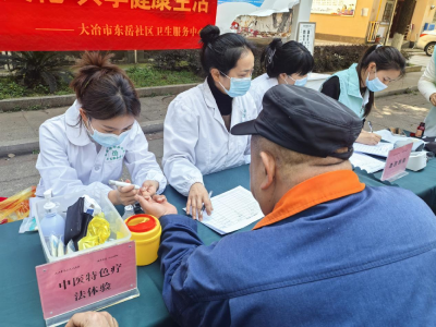 湖滨社区开展“学雷锋健康集市”便民志愿服务活动