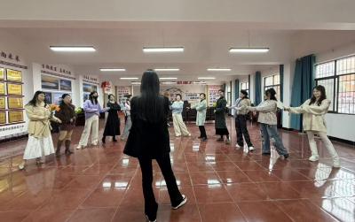 保康社区银龄国风志愿服务队正式成立