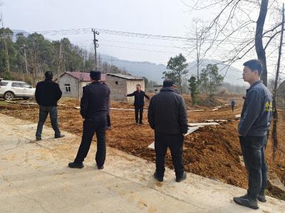 【坚持和发展新时代“枫桥经验”】化解“地”结 解开“心”结