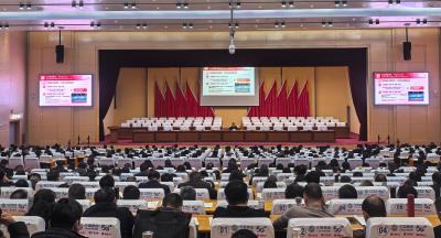 万马奔腾聚合力 跃马扬鞭勇争先 孙辄为全市科级干部培训班学员作辅导报告