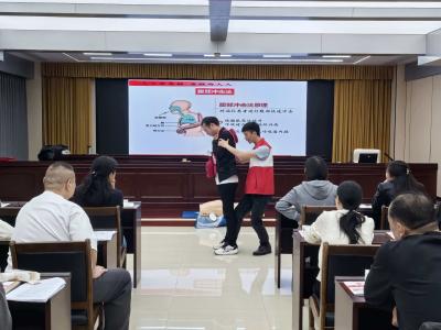 市机关事务服务中心：严训实考练就急救真功夫