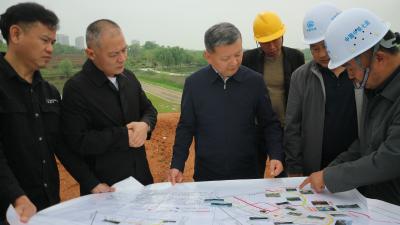 市领导调研民生实事项目建设和社区精细化治理工作