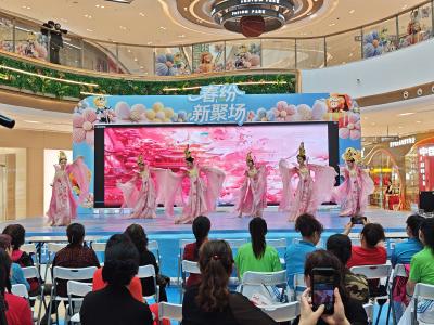 吾悦广场上演“四季村晚”