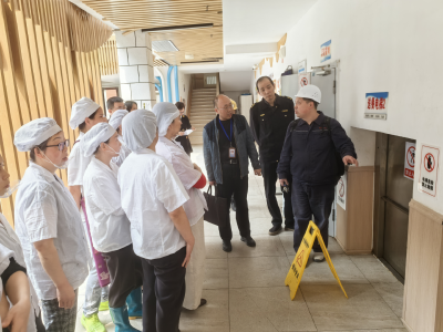 幼儿园里的电梯安全应急演练