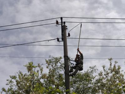 金湖供电所：穿上“防雷铠甲” 保障供电安全