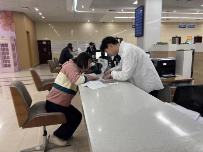 医保服务无国界 老挝媳妇的医保难题48小时解了