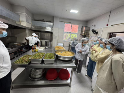 眼见为“食”  健康同行  下冯小学开展食堂开放日活动