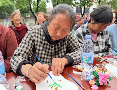 大箕铺镇：“邻”聚力+微服务 为母亲节增添温情底色