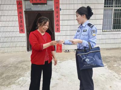 灵乡镇“政务帮帮团”将便民服务送到群众家门口