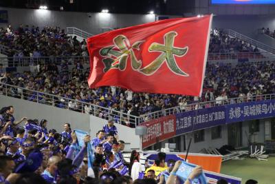“足球走亲”跨鄂赣 大冶球迷燃九江