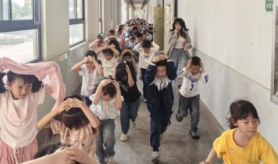 市第三实验学校开展地震应急疏散演练