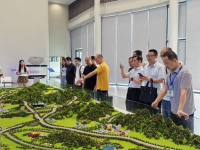 走进氢能前沿 感受科技魅力——市科技局组织开展科研机构开放日活动