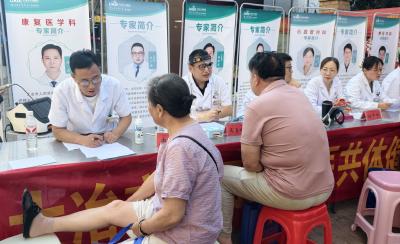 市人民医院联合社区卫生中心开展义诊活动