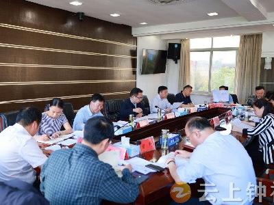 周军组织市委理论中心组集中学习