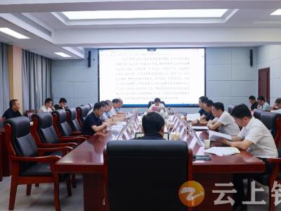 杨孟富组织市政府党组理论学习中心组开展集中学习