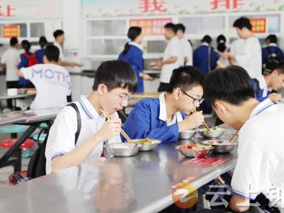 钟祥市市场监管局对全市227所校园食堂进行“体检”
